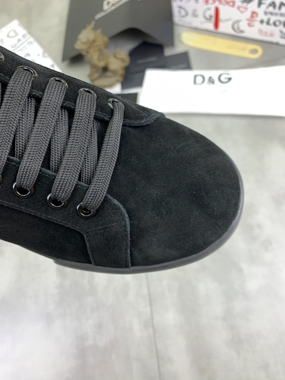 Men's shoes 💰P520💰 [New model] The latest hot model, top original quality, the official website is synchronized with "DOLCE&GABBANA [Dolce & Gabbana] ~ High Quality." Effect Low-top casual DG men's shoes, loved by many celebrities, using high-end imported first-layer frosted calfskin with punched logo design + cowhide feet, simple and elegant, perfectly interpreting the latest inspiration for shoes, integrating classics and fashion. Luxurious dream, dominating fashion Suitable for drivers, light and comfortable to drive, light and breathable for outdoor travel, high-end quality, trustworthy, 4️⃣colors🉑️ to choose from! Code number: 38-46